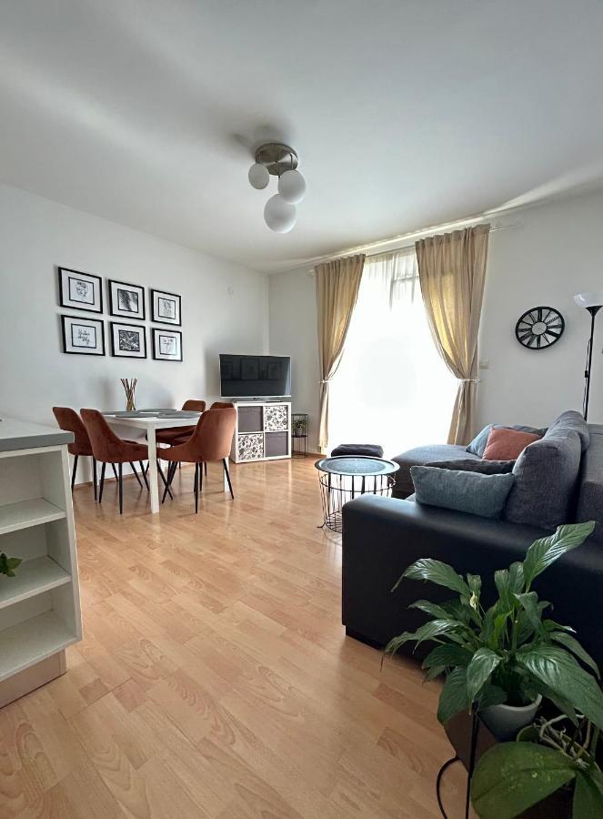 Apartments Sara Novigrad Istria Exterior foto