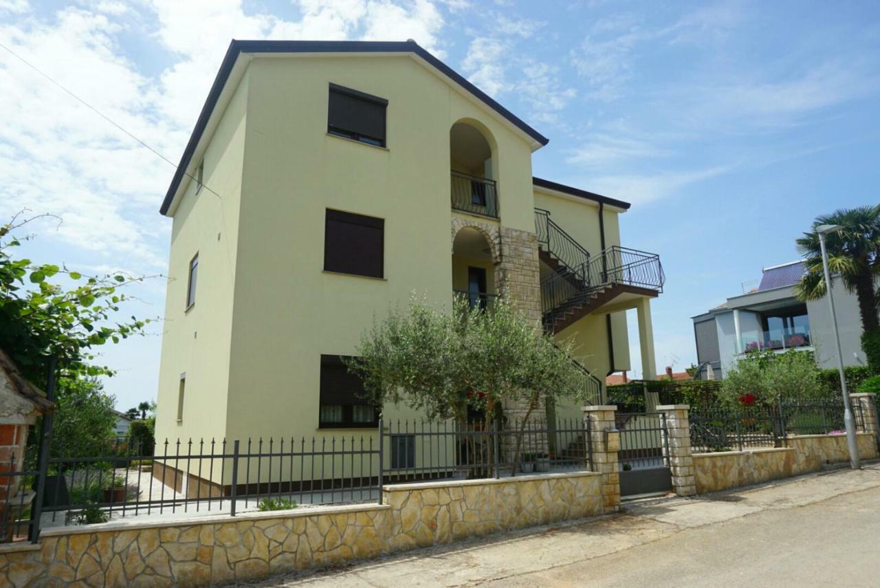 Apartments Sara Novigrad Istria Exterior foto