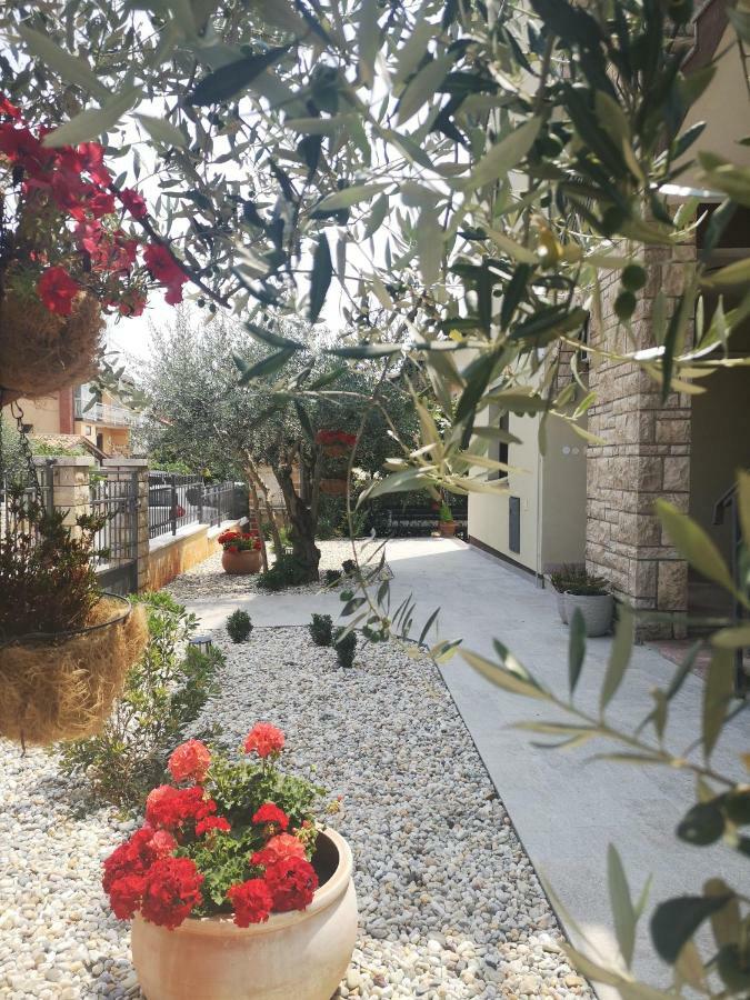 Apartments Sara Novigrad Istria Exterior foto