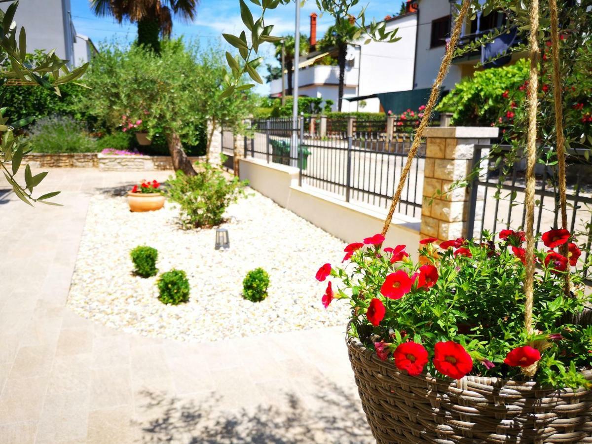 Apartments Sara Novigrad Istria Exterior foto